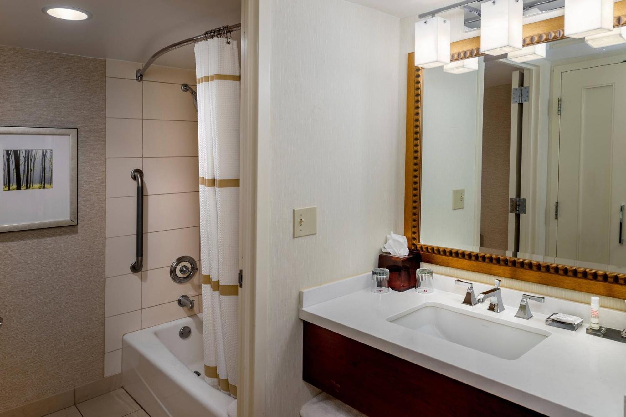 Marriott St. Louis West Hotel Честърфийлд Екстериор снимка