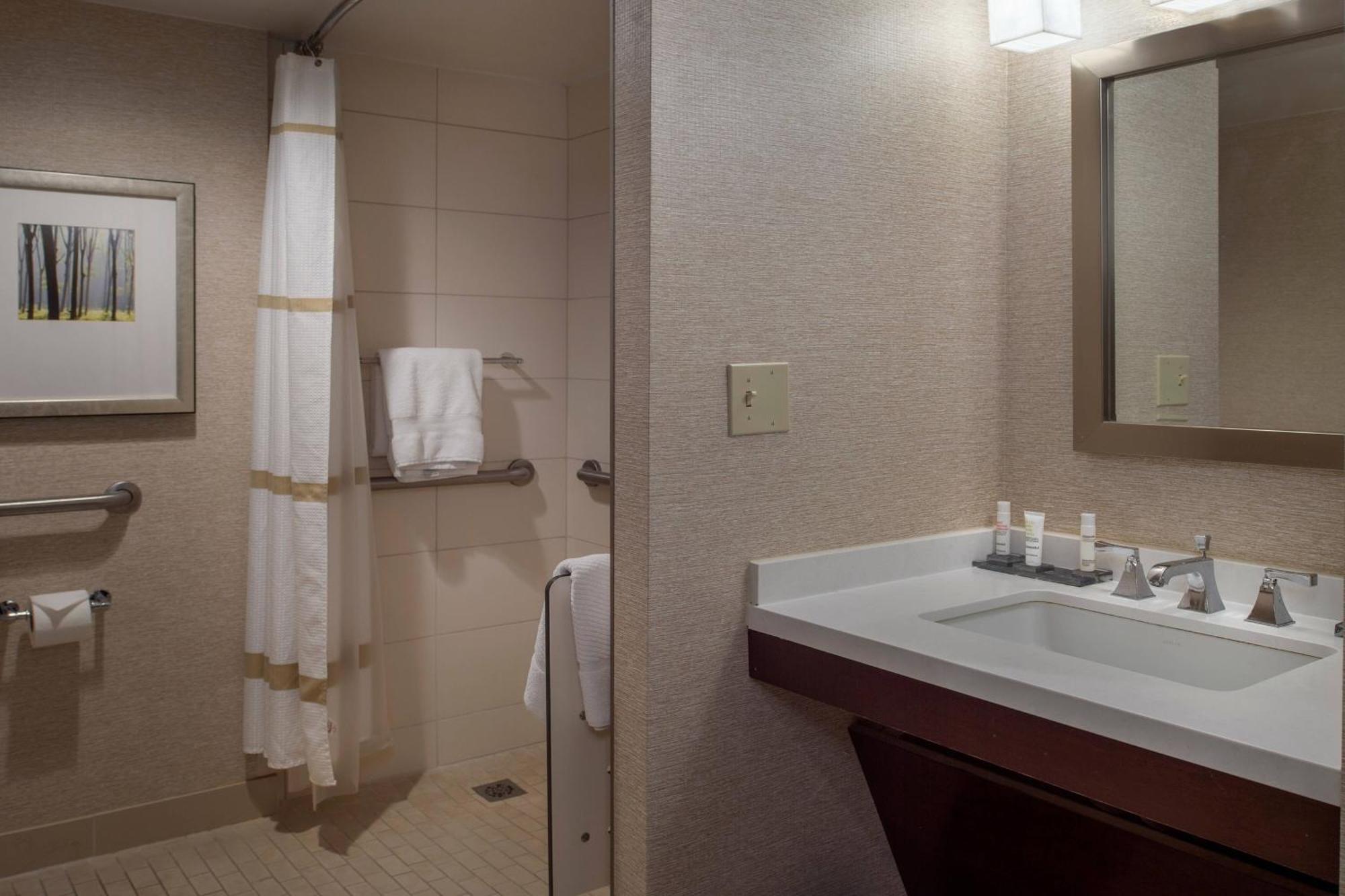 Marriott St. Louis West Hotel Честърфийлд Екстериор снимка