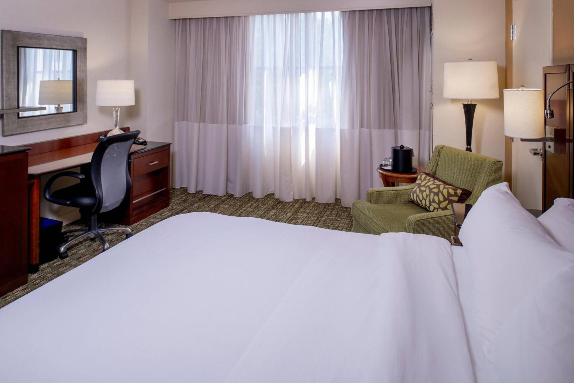 Marriott St. Louis West Hotel Честърфийлд Екстериор снимка