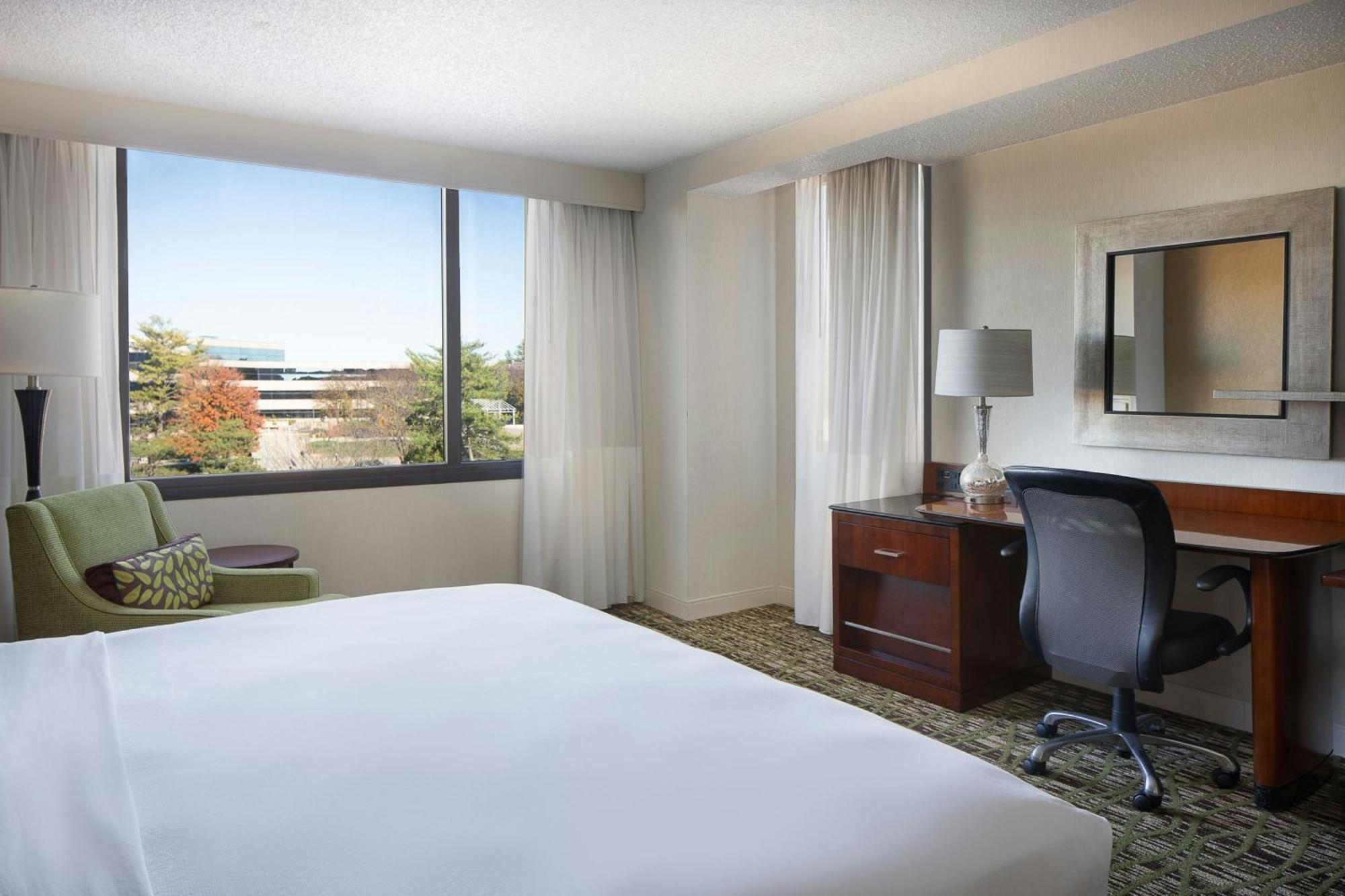 Marriott St. Louis West Hotel Честърфийлд Екстериор снимка