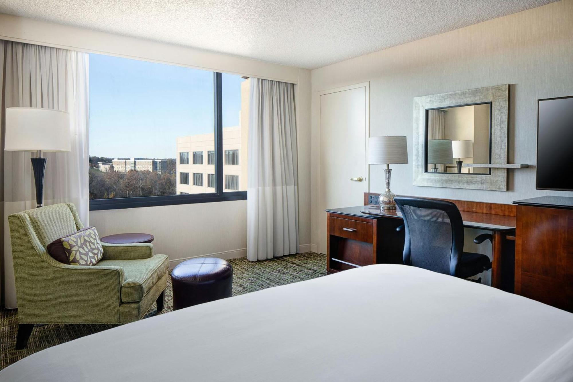 Marriott St. Louis West Hotel Честърфийлд Екстериор снимка